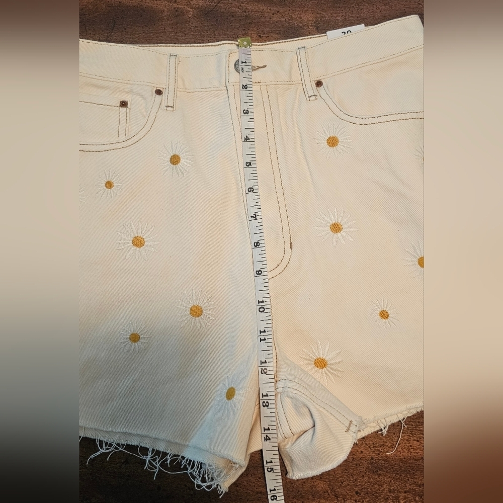 PacSun Daisy Embroidered Ultra High Waisted Vintage Denim ShortsSize 29 NWT - Picture 14 of 16